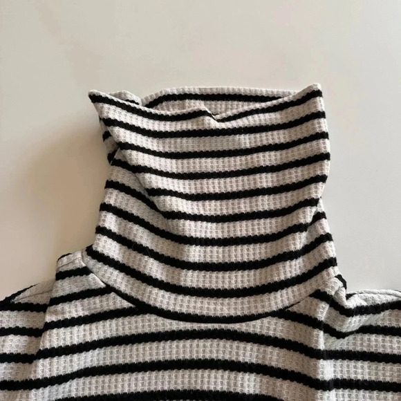LOFT- Black and white-Striped-Long Sleeve-Tunic-Turtle Neck- Cozy- Women’s S - Picture 6 of 9